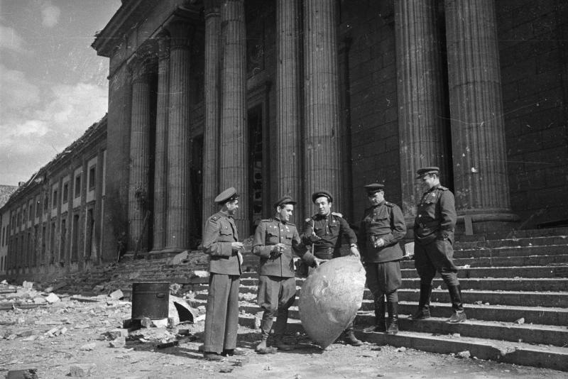 советские солдаты в германии фото