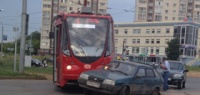 Трамвай протаранил заглохшую на путях «Семерку» в Автозаводском районе